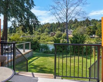 Riverside Studio | Kitchenette, Firepit, Bbq, Dock - Lake Cowichan - Balcony