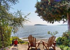 The Beach Hideaway - Eagles Suite - Sechelt - Patio