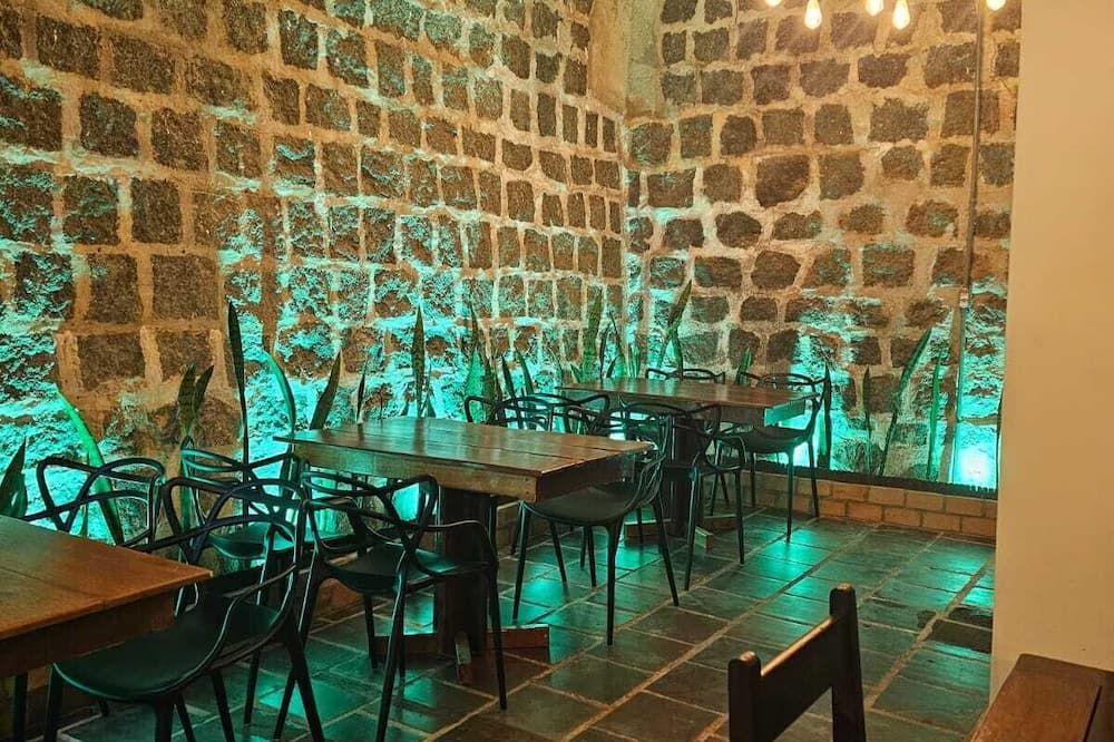 Apartamentos Casa da Pedra - אובטובה - מסעדה