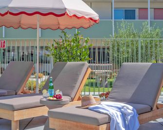City Center Hotel By Kasa - Long Beach - Patio