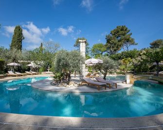Hotel Les Messugues - Saint-Paul-de-Vence - Piscina