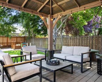 Noble Woods Escape - Hillsboro - Patio