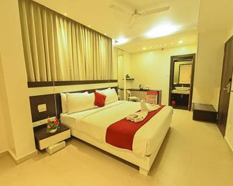 Yuvraj Palace Inn - Mysore - Bedroom