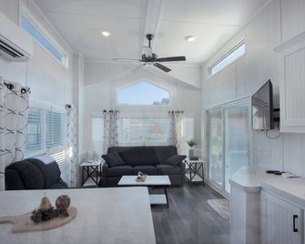 Tiny Home with AC in charming Hamilton cabin 15 - Hamilton