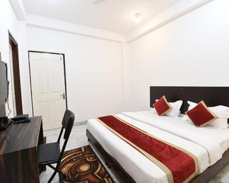 Hotel O Ooak Hotels Delta - Greater Noida - Bedroom