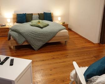 Spend the night in the historic ambience of the Badhaus - Lauda-Königshofen - Schlafzimmer