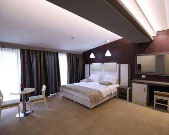 Hotel 1 Maji - Pogradec - Habitación