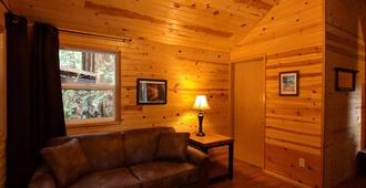 Emerald Forest Cabins - Trinidad - Living room