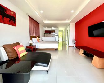 Mountain Seaview Luxury Apartments - Karon - Habitación