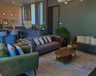 New Chapter House, 3 big bedroom, 1.5 km to centre - Pai - Living room