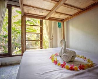 Kirana Homestay - Breeze Bungalow - Abang - Soverom