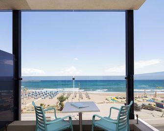Steris Elegant Beach Hotel - Rétino - Balcón