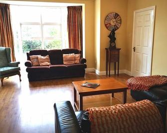 Ashton Beach House - Tramore - Living room