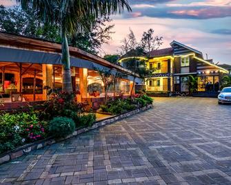 Saffron Beach Bistro & cottages - Entebbe - Recepción