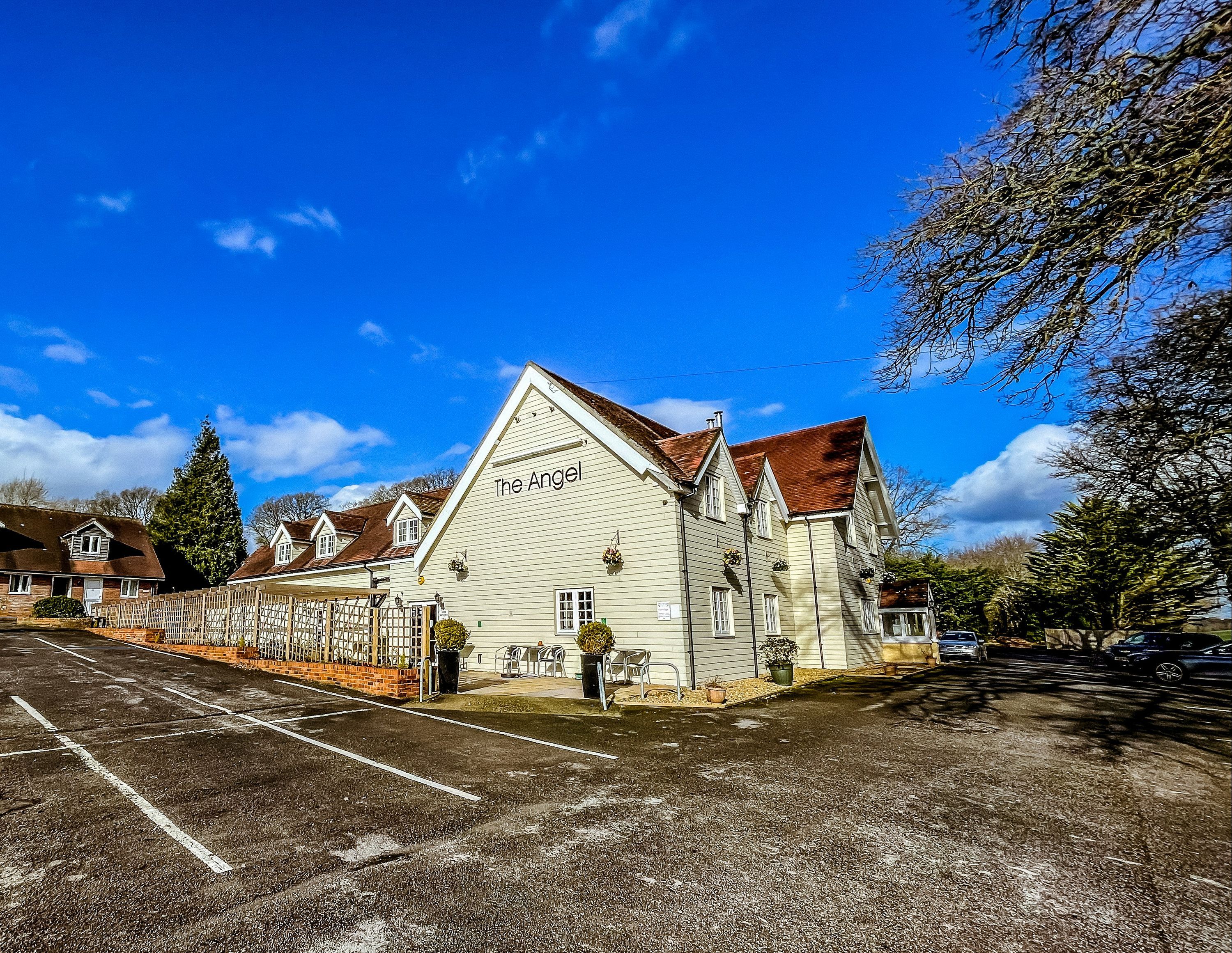 ذا آنجل هوتل