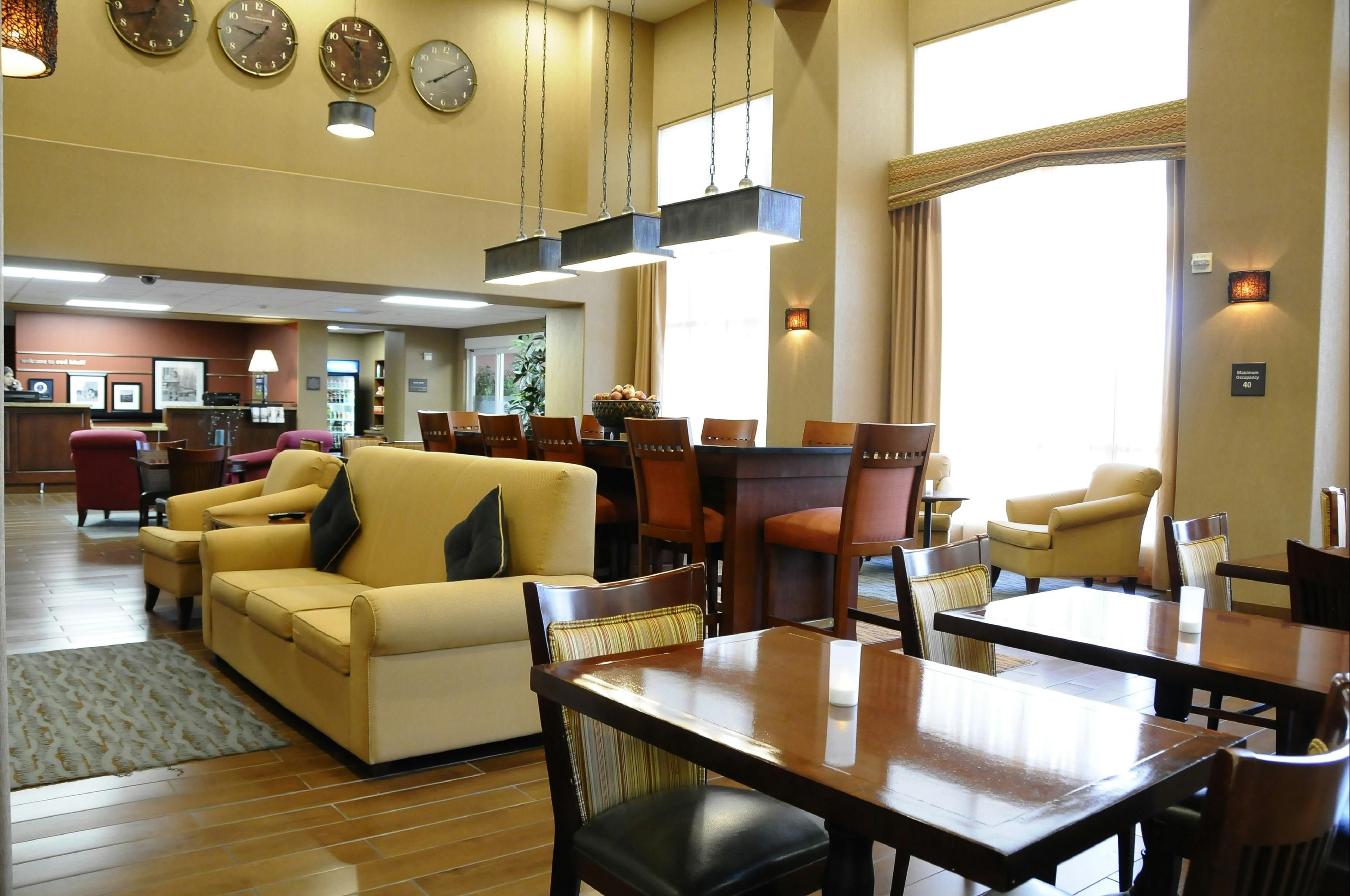 Hampton Inn & Suites Red Bluff - Red Bluff - Lounge
