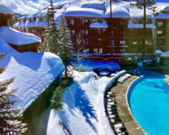 Charming resort with WiFi and fitness room in brilliant South Lake Tahoe - South Lake Tahoe - Pileta