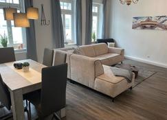 Krabbennest Holiday Apartment, Quiet And Family-Friendly - Rostock - Wohnzimmer