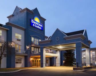 Days Inn & Suites by Wyndham Brooks - Brooks - Gebäude