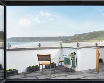The Old Beach Store, Pet Friendly, With Open Fire In Sennen Cove - Sennen - Balcony