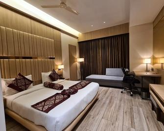 Nrich Skyotel, Navsari - Navsari - Habitación