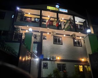 Df Hotel Plazza - Yaoundé - Building