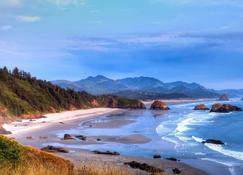 Stunning Coastal Views, Pet Friendly, Overlooking Oceanside Beach State Park, New Décor Throughout - Tillamook - Beach