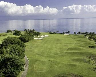 Hibiscus Place Is Your Home Away From Home. Entire Property Is Available To You! - Falmouth - Outdoor view
