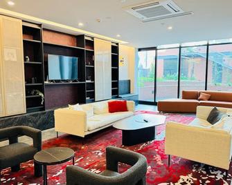 Beauty 2Bed Apt Parking West Mel - Melbourne - Lounge