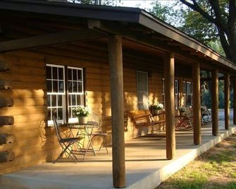 Lakefront Log Home on 1.5 Gated Acres W/ 130 Sixty Foot Oaks! - Azle - Patio