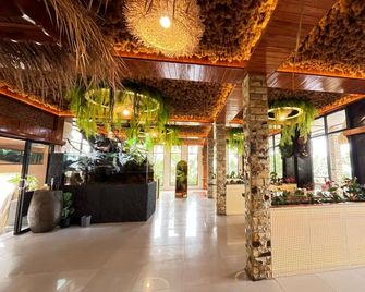 Simpang Sibayak Rest & Chill - Berastagi - Salónek