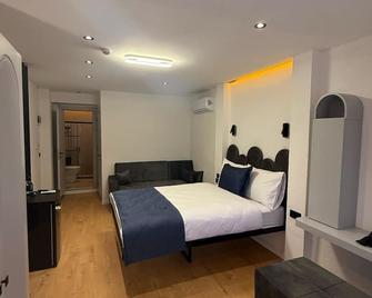 Cozy studio with AC and WiFi in awesome Istanbul at the center of the city - Istanbul - Bedroom