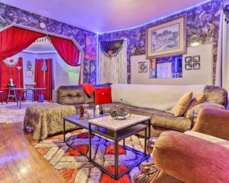 Luxurious Tranquil Home--10 minutes downtown - Newark - Sala de estar