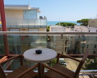Hotel Flora - Lignano Sabbiadoro - Balcony