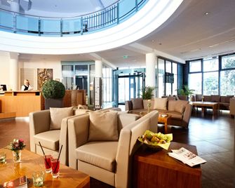 Hotel Kiel by Golden Tulip - Kiel - Lobby