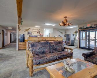 Booneslick Lodge - Neosho - Neosho - Living room