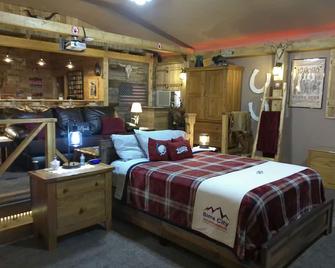 Sims City - Rustic Serenity in the Ozarks - Harrison - Bedroom