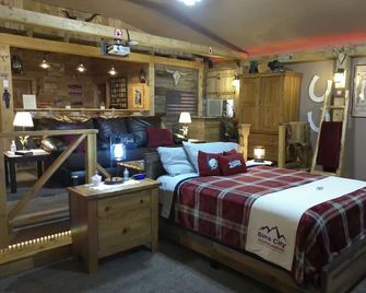 Rustic Serenity in the Ozarks - Harrison - Bedroom