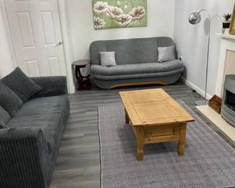 Amama's Cabin - Great Yarmouth - Living room
