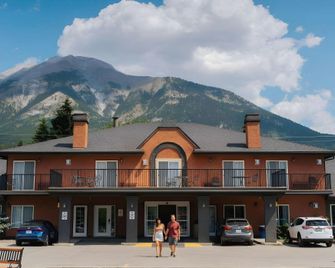 Northwinds Hotel Canmore - Canmore - Building