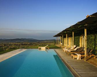Wine Resort Conti di San Bonifacio - Gavorrano - Piscine