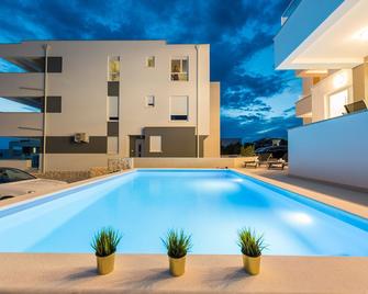 Pool Apartments Banta B - Novalja - Piscine