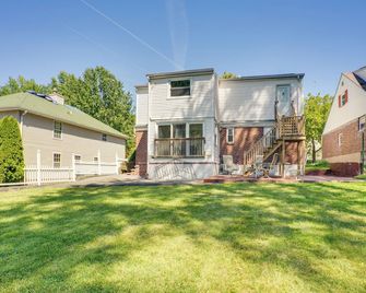 Shared Yard, 4 Mi To Nyc Englewood Apartment! - Englewood - Budynek