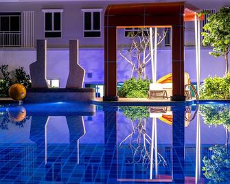 The Solarium Suite by D Imperio Homestay - Bayan Lepas - Piscina
