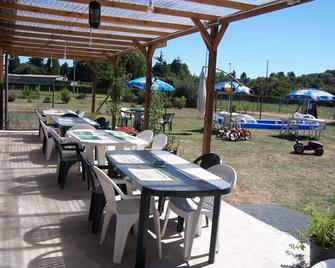 Camping les Terrasses de Rivarennes - Rivarennes - Patio