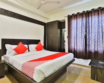OYO 5904 Hotel Midway Inn - Gandhinagar - Habitación
