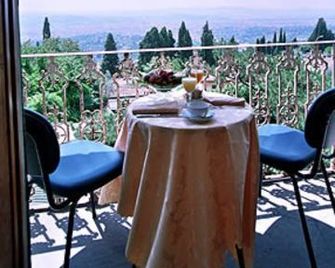 Hotel Villa Aurora Fiesole - Fiesole - Balcon
