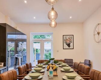 Spacious 5br Home In Leafy Withington - Mánchester - Comedor