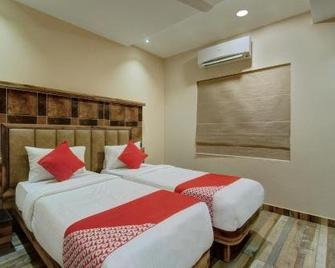 Laxman Residency - Mangalore - Bedroom