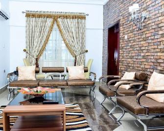 Crystal House International Hotel - Ilorin - Living room